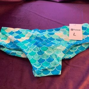 Size large fused mermaid bottoms Kona nwt